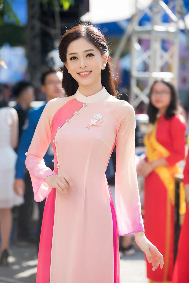 Á hậu phương nga bắn tiếng anh như gió trước ngày thi miss grand international 2018