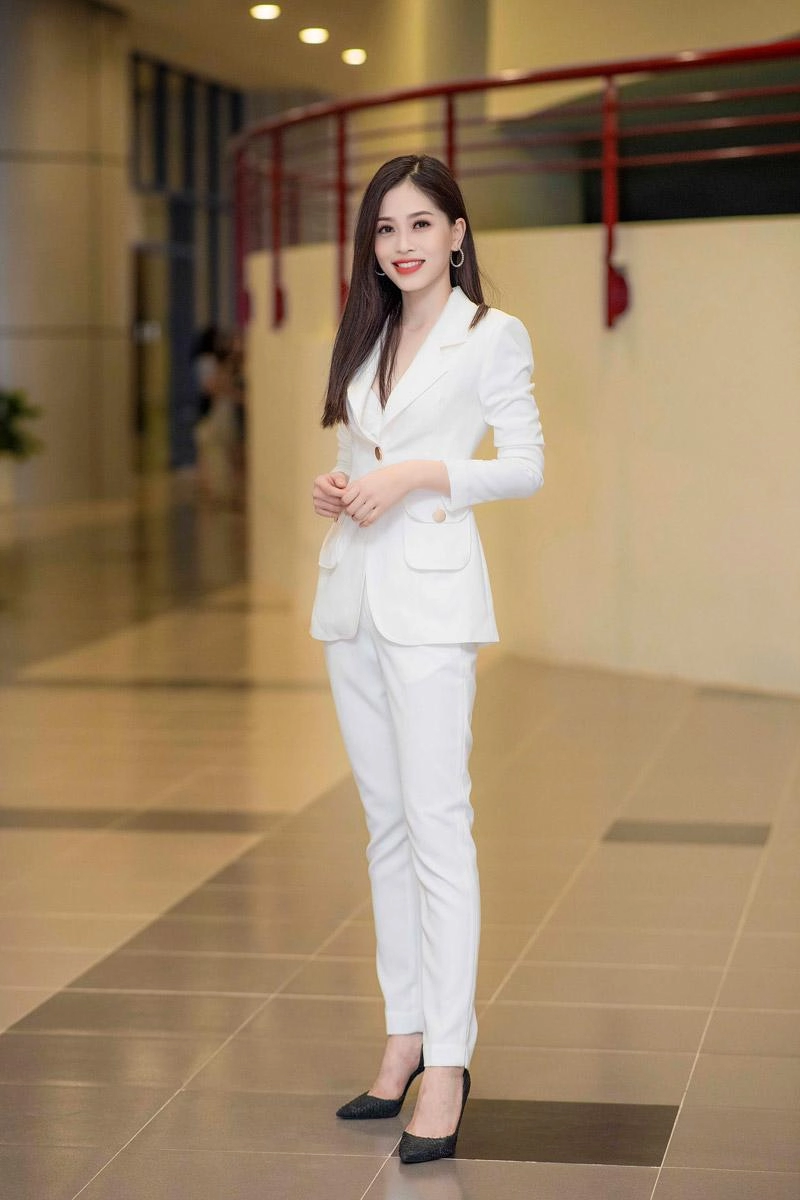 Á hậu phương nga bắn tiếng anh như gió trước ngày thi miss grand international 2018