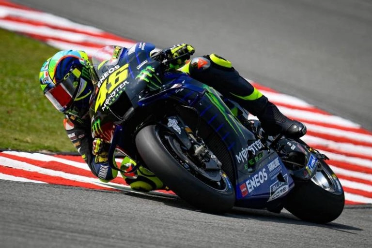 Agv ra mắt mẫu nón mới cho valentino rossi tại chặng đua thử nghiệm ở sepang