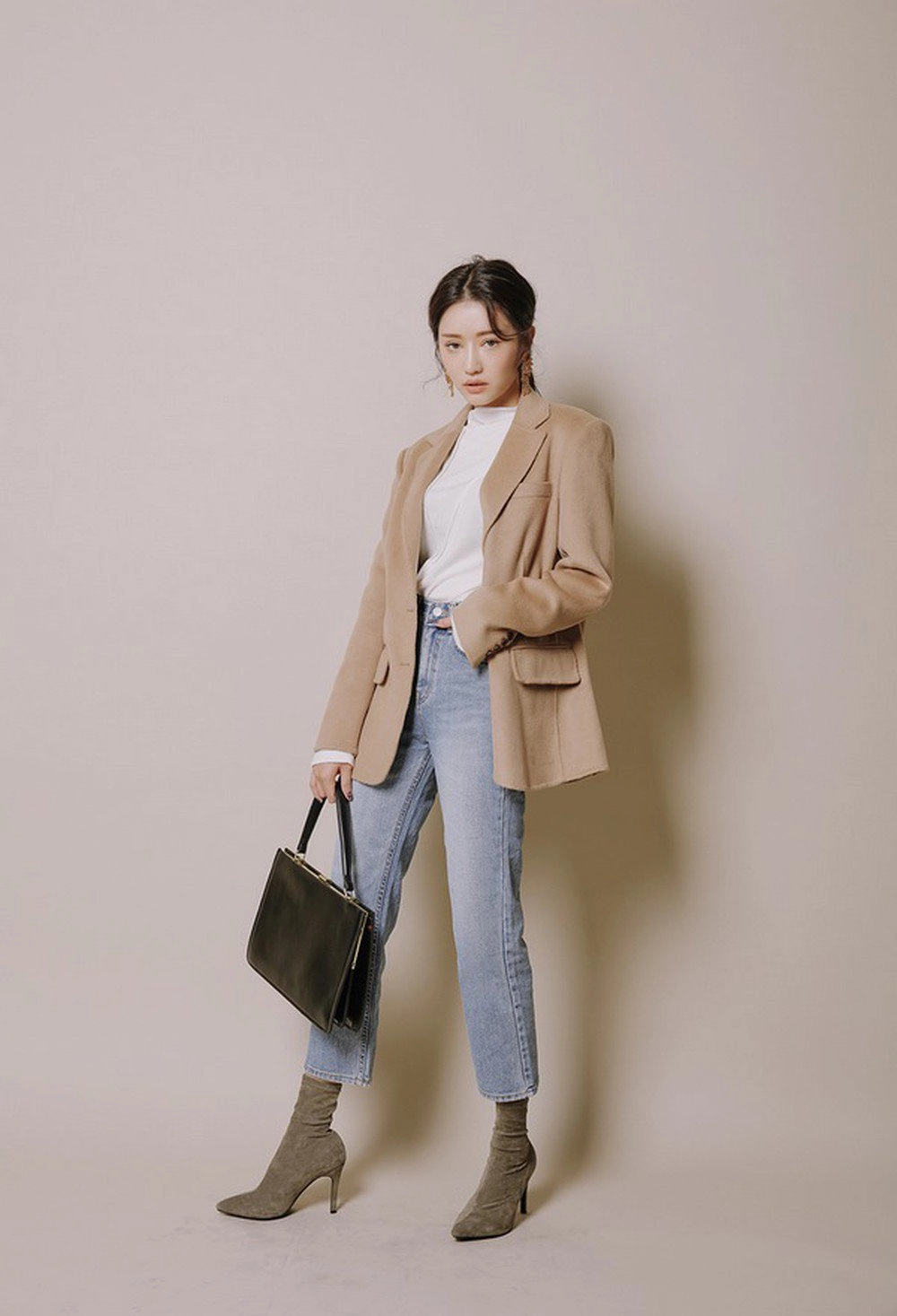 Ai cũng biết blazer dễ mặc nhưng mặc sao cho hợp với dáng người mới là điều quan trọng