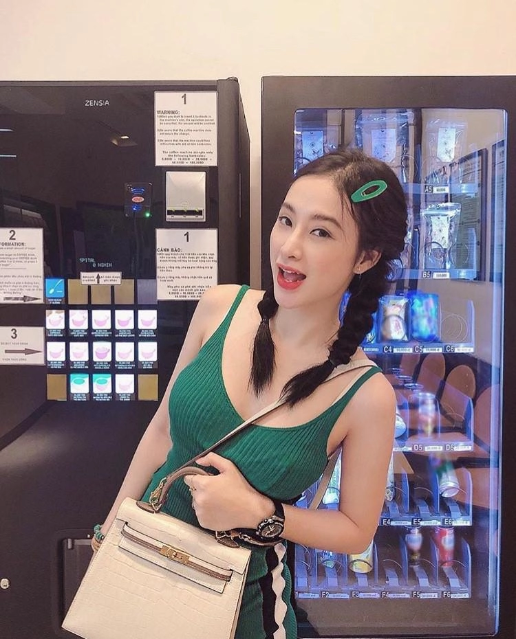 Angela phương trinh chào hè bằng hàng loạt váy áo trẻ trung sành điệu