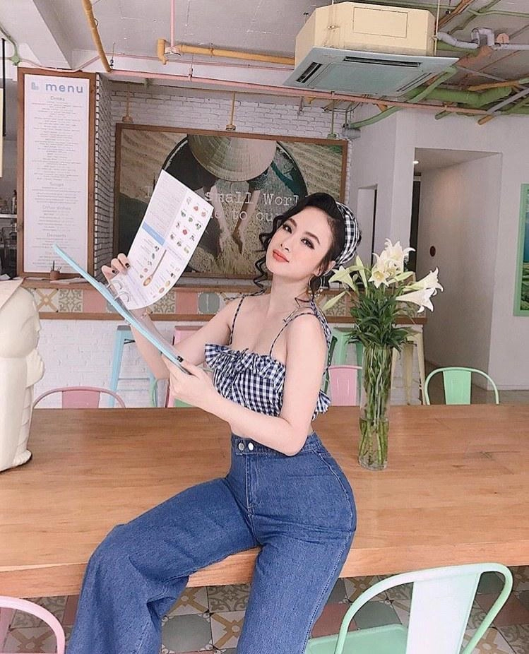 Angela phương trinh chào hè bằng hàng loạt váy áo trẻ trung sành điệu