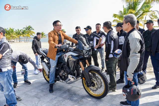 Anh em biker háo hức với sự xuất hiện của africa twin 1100