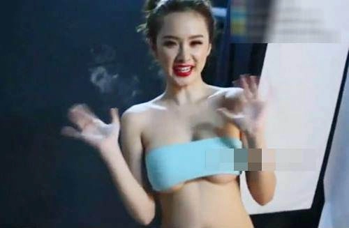 Áo tai tiếng nhất năm 17 tuổi của angela phương trinh lại đang là mốt 2019