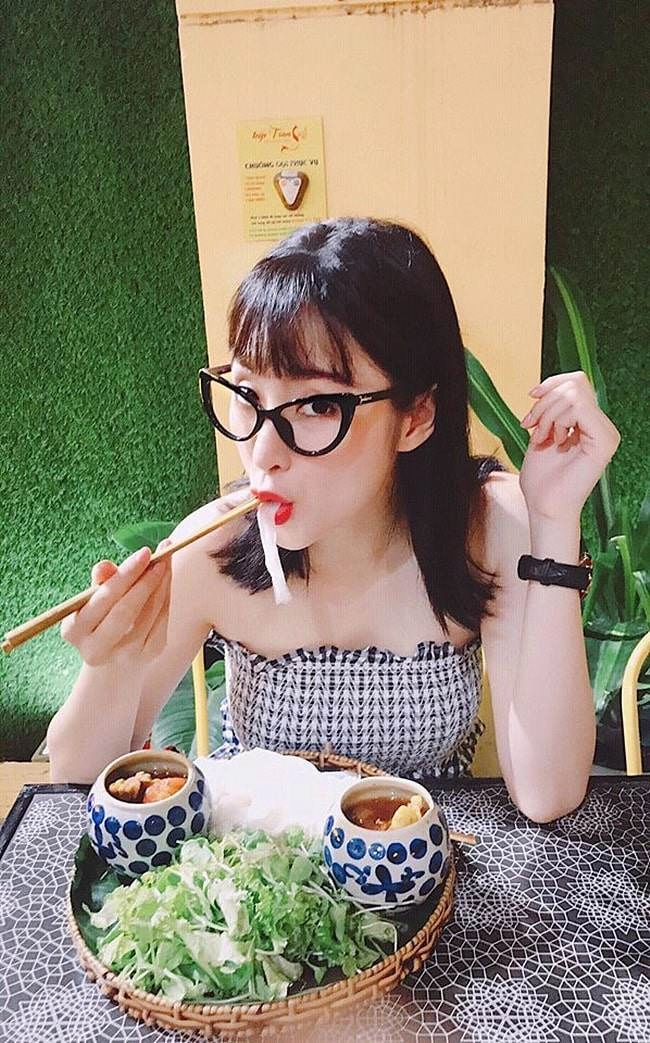 Áo tai tiếng nhất năm 17 tuổi của angela phương trinh lại đang là mốt 2019