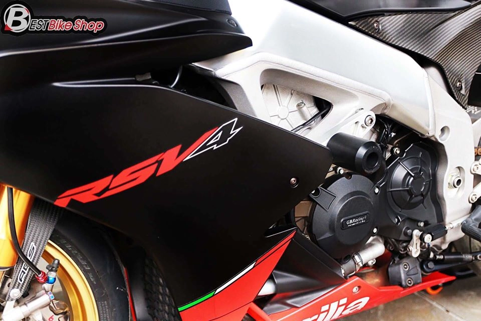 Aprilia rsv4 factory độ gây mê người xem với đồ chơi thượng thừa