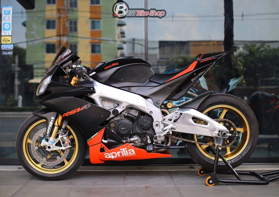 Aprilia rsv4 factory độ gây mê người xem với đồ chơi thượng thừa