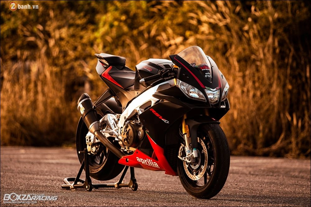 Aprilia rsv4 siêu mô tô đường phố hòa mình trong chiều hoàng hôn ảo mộng