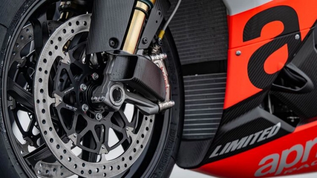 Aprilia rsv4 xtrenta và yamaha r1 gytr - 2 mẫu superbike hạng nặng dành riêng cho đường đua