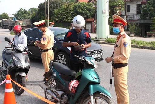 Ba lỗi chạy xe mọi người hay mắc phải dễ bị phạt tiền và gây tai nạn