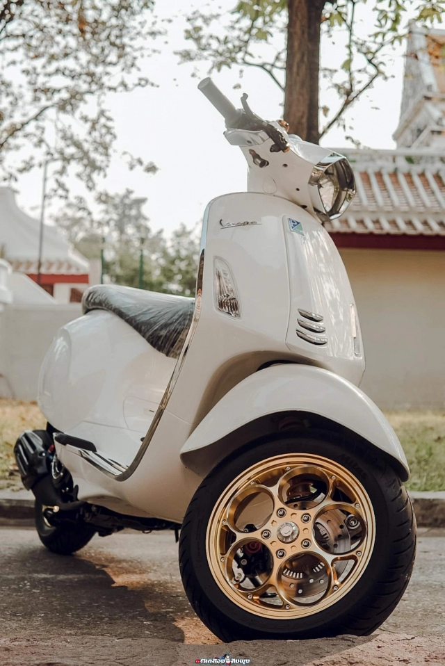 Bản độ vespa sprint gây sốc vì được trang bị bộ mâm hơn 30 triệu đồng