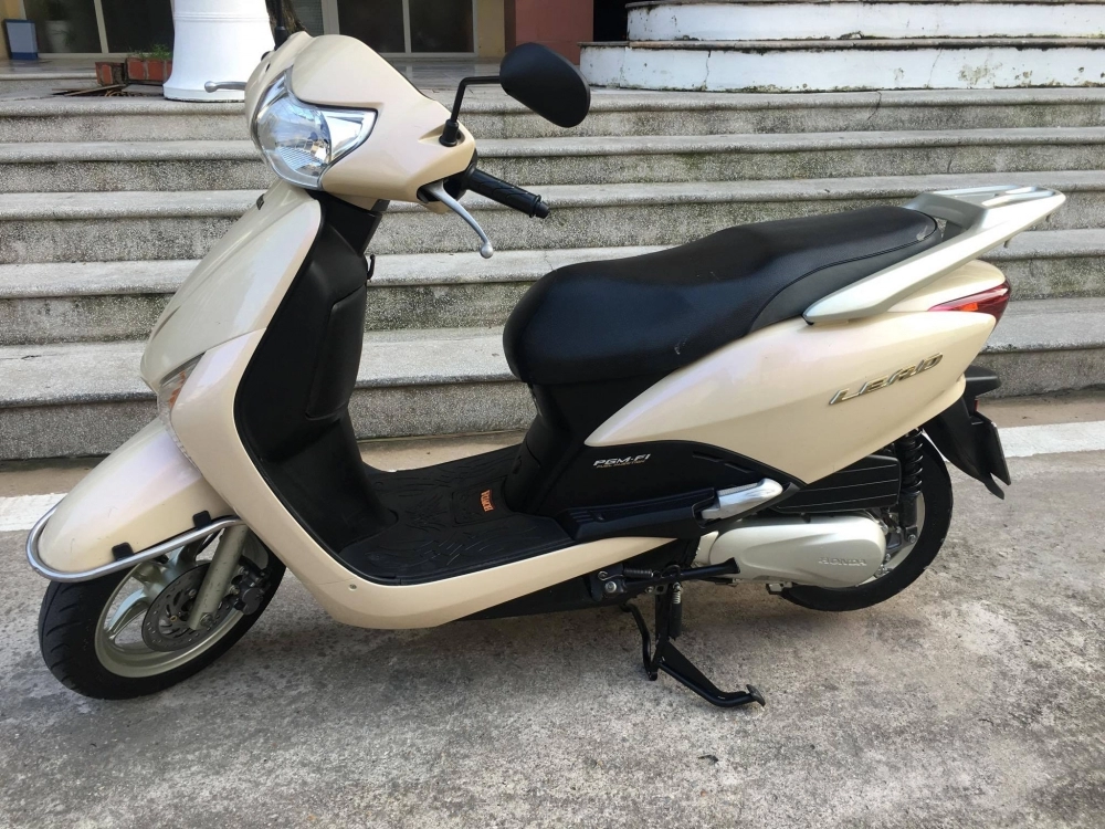 Bán honda lead fi 2011be chân chống điên 29k 02796 zin mới 23trchính chủ nữ