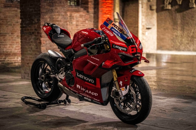 Bản sao xe đua panigale v4 ăn mừng danh hiệu motogp và wsbk của ducati