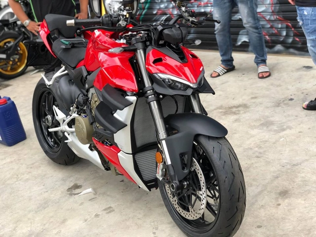 Bất ngờ với ducati streetfighter v4 2020 đầu tiên về việt nam