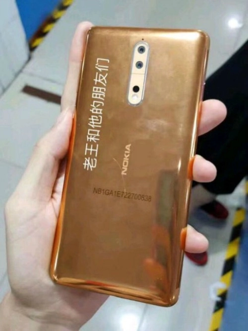 Bất ngờ xuất hiện phiên bản nokia 8 màu vàng đồng