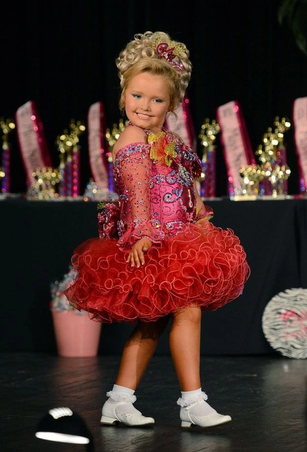 Bé gái 6 tuổi đăng quang hoa hậu nhí xinh đẹp nhất thế giới gây tiếc nuối khi dậy thì không thành công