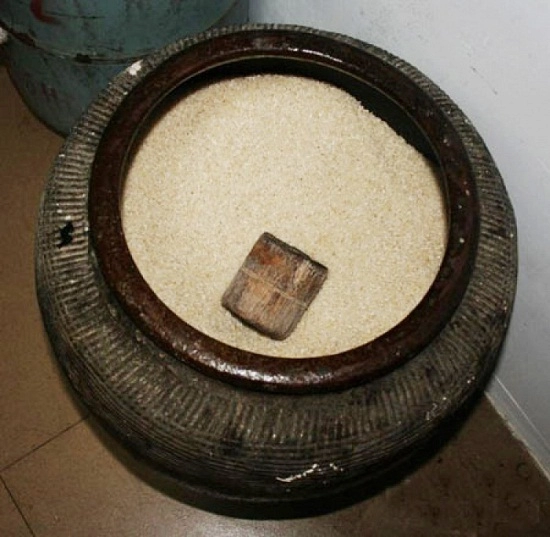 Biết cách đặt hũ gạo trong nhà như thế này tiền chỉ có vào mà không ra