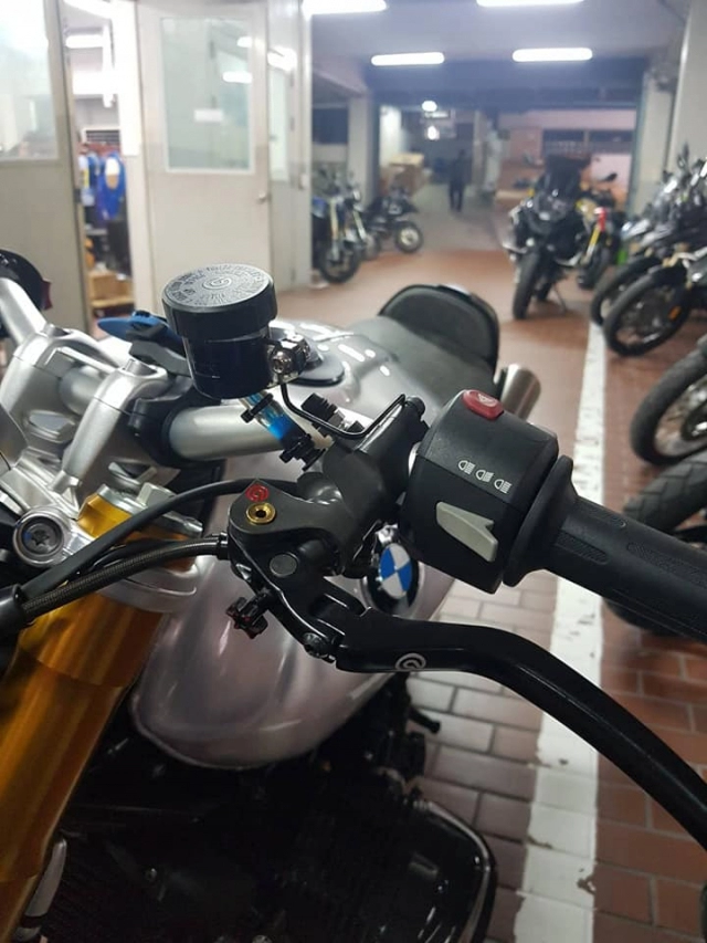 Bmw rninet độ hết sức hấp dẫn với dàn chân vạm vỡ