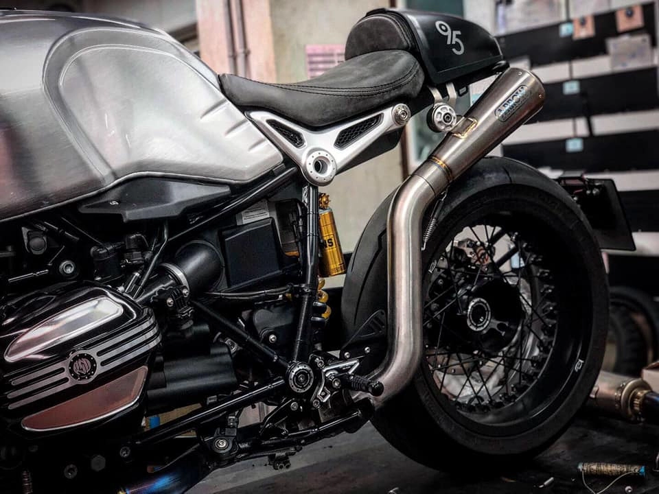 Bmw rninet độ hết sức hấp dẫn với dàn chân vạm vỡ