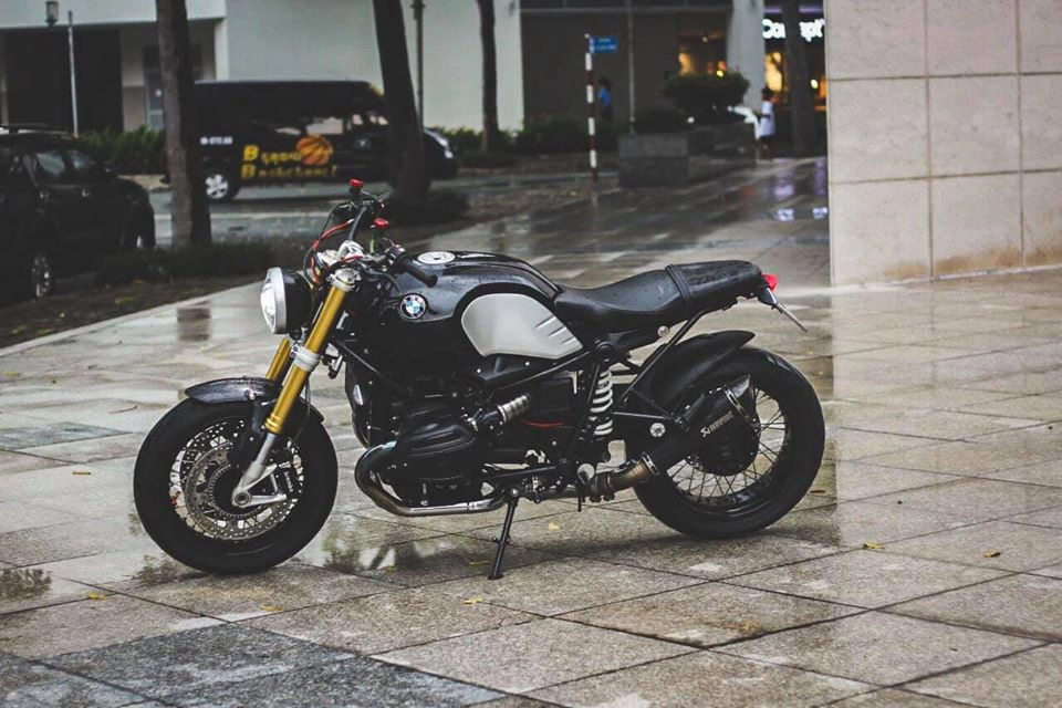 Bmw rninet độ nhẹ nhàng sâu lắng giữa ngày mưa sài gòn