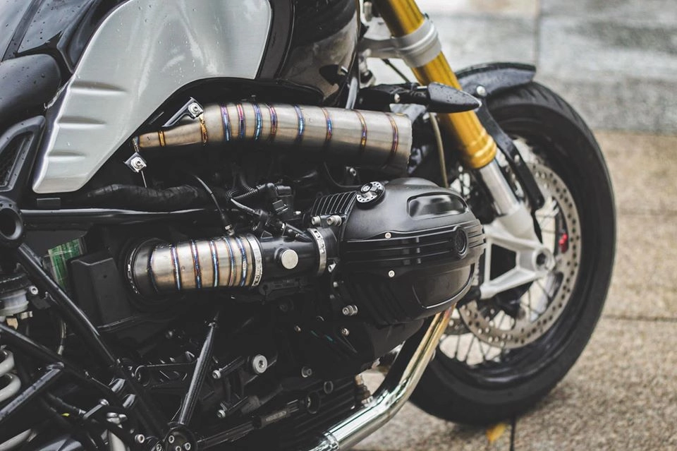 Bmw rninet độ nhẹ nhàng sâu lắng giữa ngày mưa sài gòn