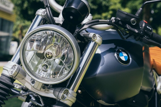 Bmw rninet scrambler tại việt nam nổi bật với hệ bánh căm vàng