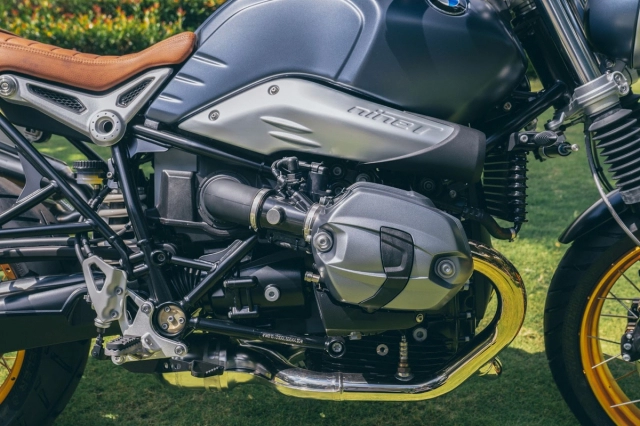 Bmw rninet scrambler tại việt nam nổi bật với hệ bánh căm vàng