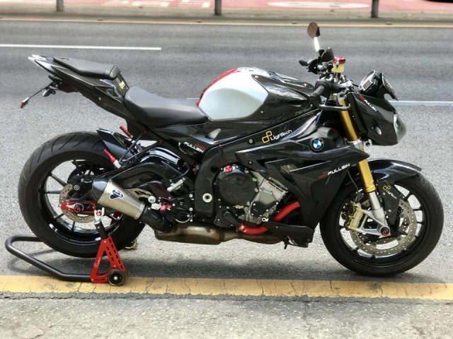 Bmw s1000r độ - cá mập con lột xác ngoạn mục với diện mạo full carbon