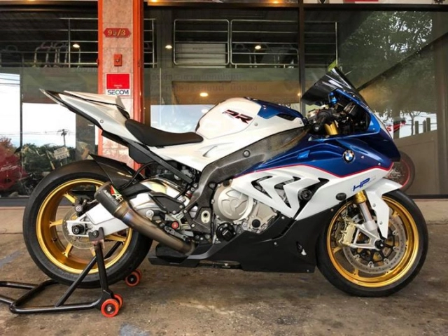 Bmw s1000rr 2015 tricolor độ nổi bật với dàn option tinh tế