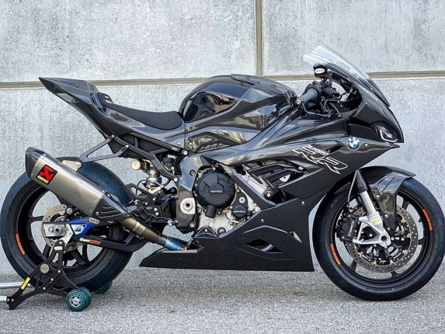 Bmw s1000rr 2019 độ siêu đỉnh với cấu hình full carbon