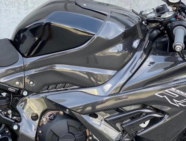 Bmw s1000rr 2019 độ siêu đỉnh với cấu hình full carbon