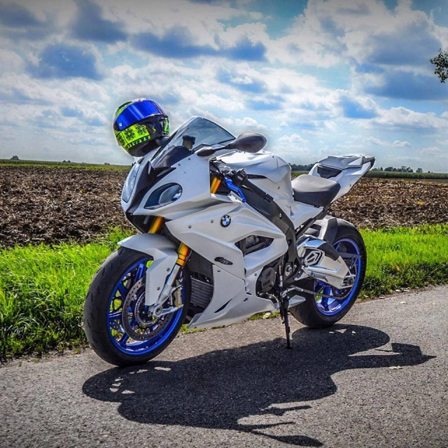 Bmw s1000rr cá mập trắng tinh khôi đẹp xuất sắc