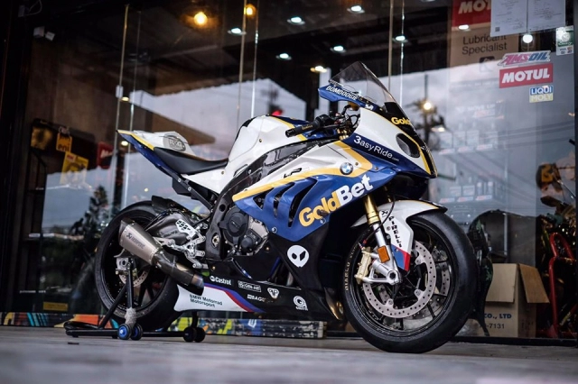 Bmw s1000rr diện vừa đủ ngầu với bộ áo goldbet