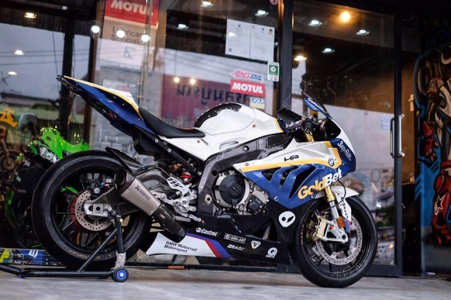 Bmw s1000rr diện vừa đủ ngầu với bộ áo goldbet