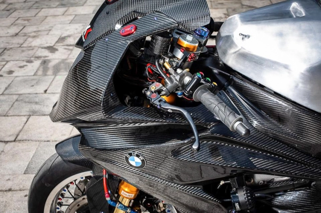 Bmw s1000rr độ bánh căm độc nhất vô nhị của biker cần thơ