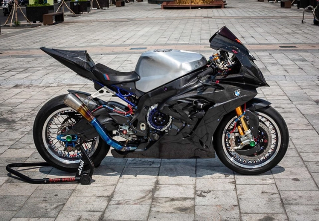 Bmw s1000rr độ bánh căm độc nhất vô nhị của biker cần thơ