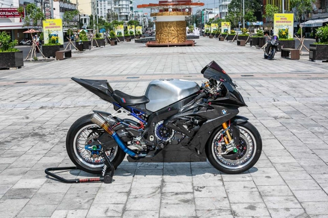 Bmw s1000rr độ bánh căm độc nhất vô nhị của biker cần thơ