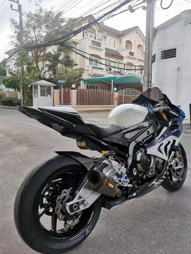 Bmw s1000rr độ bóng bẩy trong diện mạo full đồ chơi