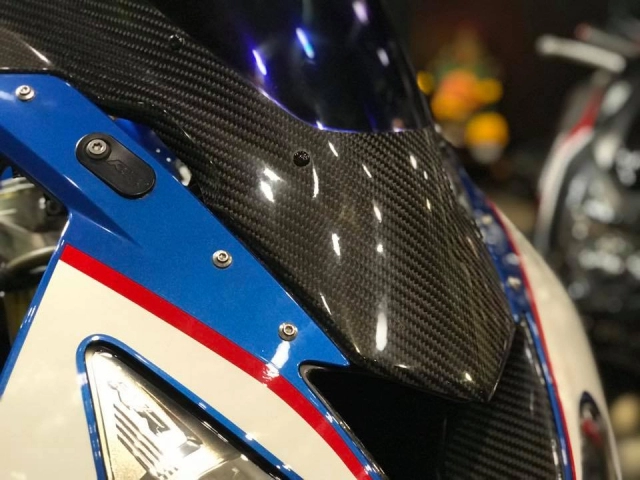 Bmw s1000rr độ cộm cán theo phong cách hp4