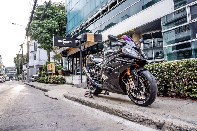 Bmw s1000rr độ full carbon gây thốn tim người xem