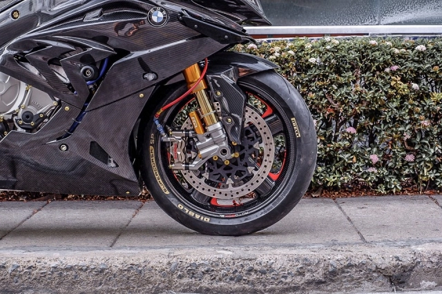 Bmw s1000rr độ full carbon gây thốn tim người xem