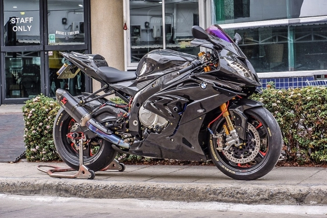 Bmw s1000rr độ full carbon gây thốn tim người xem