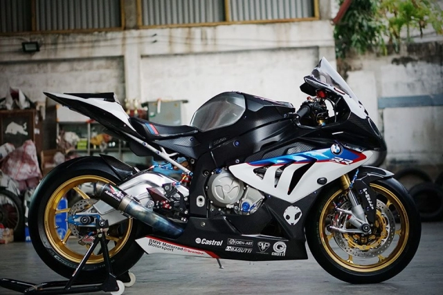 Bmw s1000rr độ mê hoặc trong diện mạo mắt lé