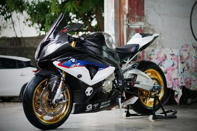 Bmw s1000rr độ mê hoặc trong diện mạo mắt lé