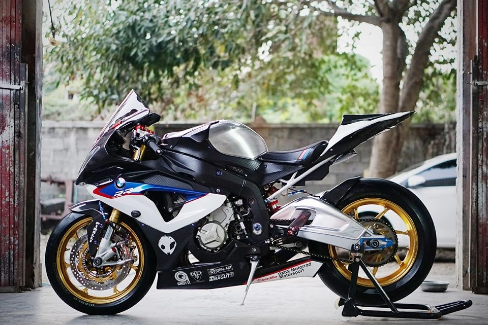 Bmw s1000rr độ mê hoặc trong diện mạo mắt lé