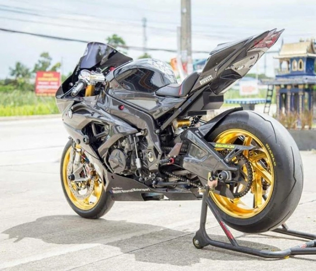 Bmw s1000rr độ quyến rũ người xem với dàn áo full carbon