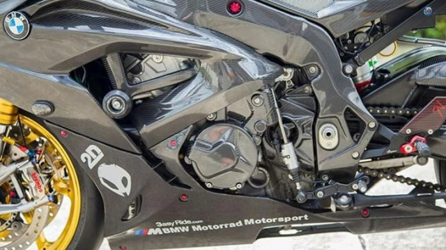 Bmw s1000rr độ quyến rũ người xem với dàn áo full carbon