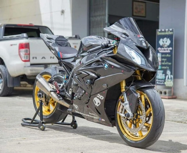 Bmw s1000rr độ quyến rũ người xem với dàn áo full carbon