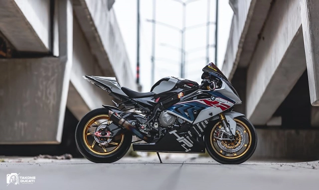 Bmw s1000rr độ siêu đỉnh khoe dáng đầy hấp dẫn dưới gầm cầu