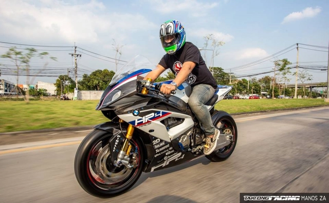 Bmw s1000rr độ siêu khủng với phong cách hp4 race đón giáng sinh cùng người em bmw c650